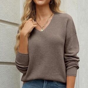 Lillusory Size Medium Tan Ribbed V Neck Knit Sweater Relaxed Loose Fit Cozy